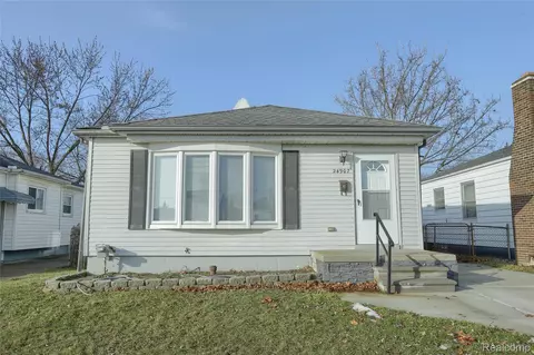 24907 Brittany Ave, Eastpointe, MI 48021