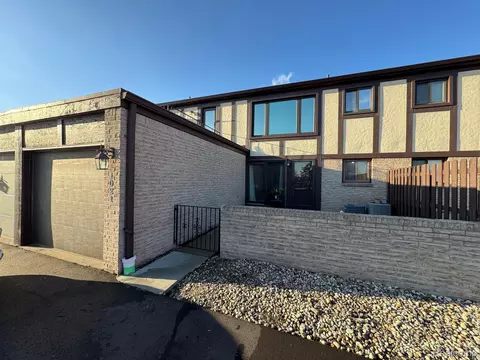 1021 Country Club Dr #23, Saint Clair Shores, MI 48082