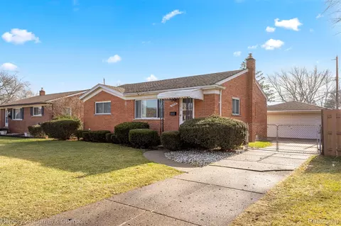 32713 Cambridge St, Garden City, MI 48135