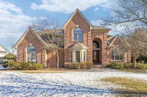 22356 Diamond Ct, Farmington Hills, MI 48335