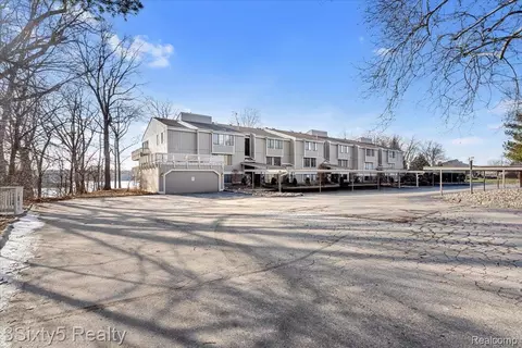 1731 Cliffs Lndg #202, Ypsilanti, MI 48198