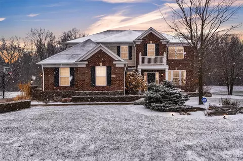 3230 Park Meadow Dr, Orion, MI 48362