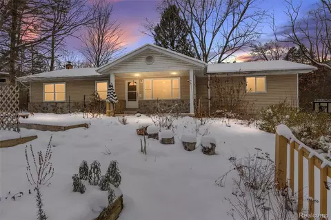 6892 Crane Rd, Pittsfield, MI 48197