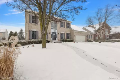 1159 Horseshoe Dr, South Lyon, MI 48178