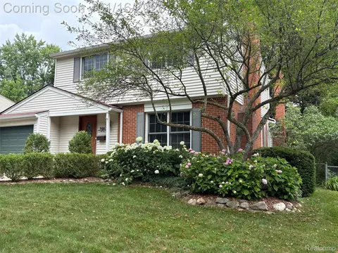 946 Novi St, Northville, MI 48167