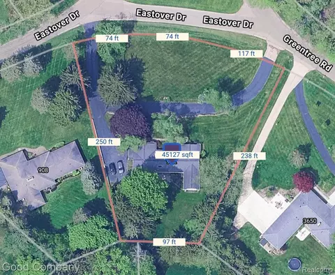 922 Eastover Dr, Bloomfield, MI 48304
