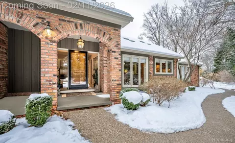 4024 Hidden Woods Dr, Bloomfield Hills, MI 48301