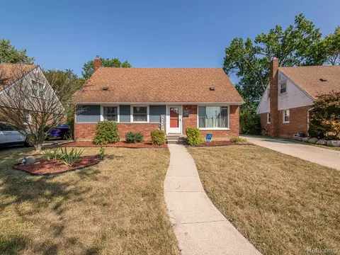 16287 Windermere Cir, Southgate, MI 48195