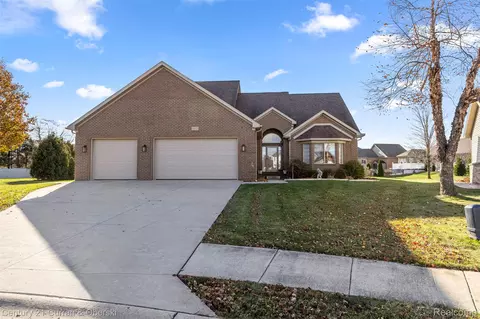 4973 Orchard Crest Ct, Monroe, MI 48161