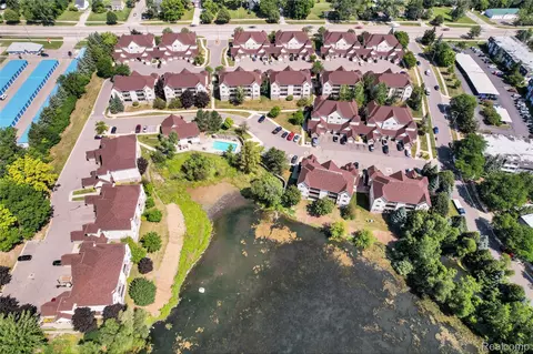 864 Amanda Ln, Pontiac, MI 48340