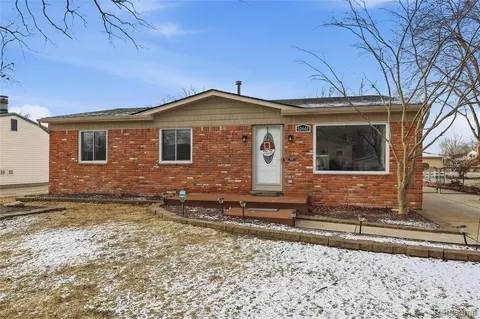 50661 Jim Dr, Chesterfield, MI 48047