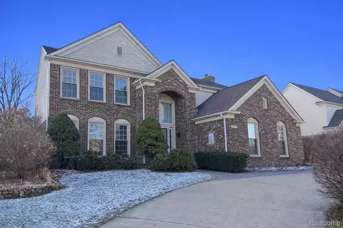 47497 Fox Run Dr, Canton, MI 48187