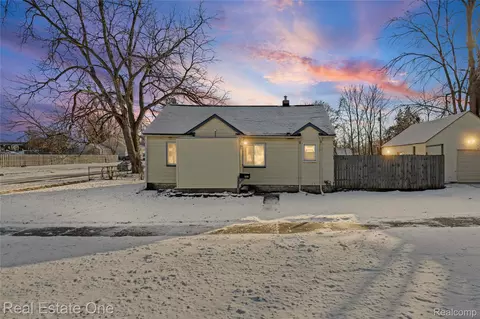 943 Premont Ave, Waterford, MI 48328