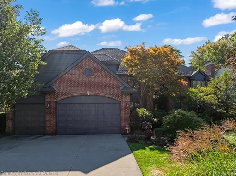 1555 Wandrei Ct, Commerce, MI 48382
