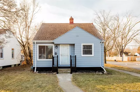 19100 Kingsville St, Harper Woods, MI 48225