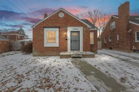 18960 Rockcastle St, Grosse Pointe, MI 48236