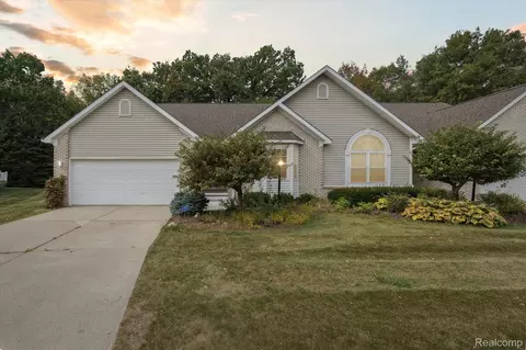 5128 Sandalwood Cir, Grand Blanc, MI 48439