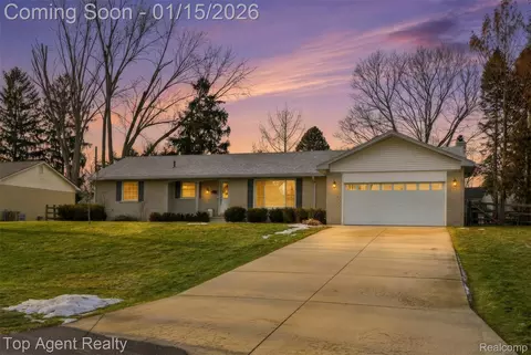 5267 Rostraver Ct, Shelby Township, MI 48316