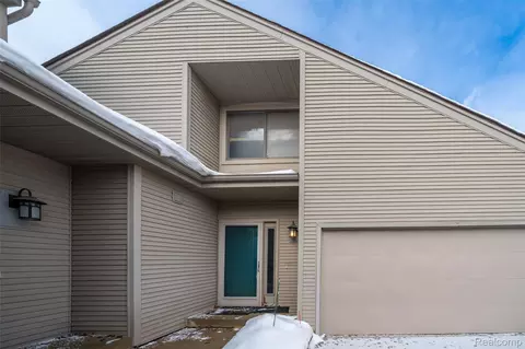 705 Preston Ct, Rochester Hills, MI 48307