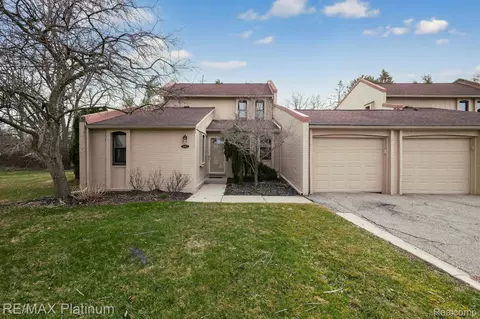 2927 Moon Lake Dr #58, West Bloomfield, MI 48323