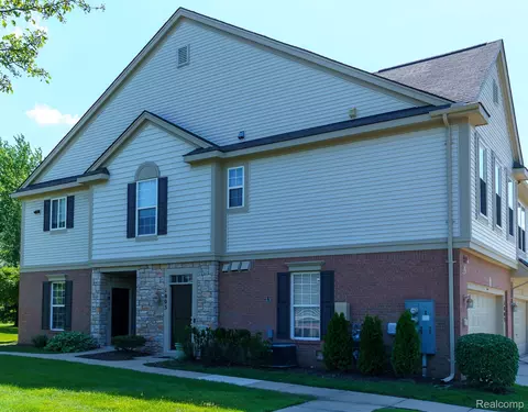 1803 Pinecroft Dr, Canton, MI 48188