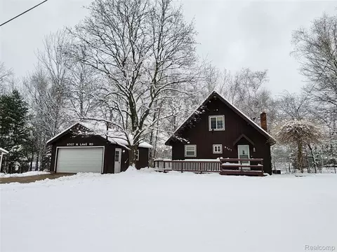 9707 N Lake Rd, Watertown, MI 48464