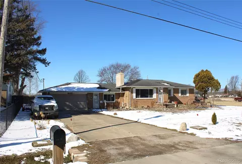 1627 Mcalpine Dr, Mount Morris, MI 48458