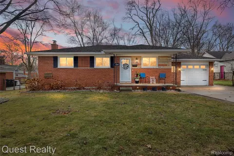 35801 Dover St, Livonia, MI 48150