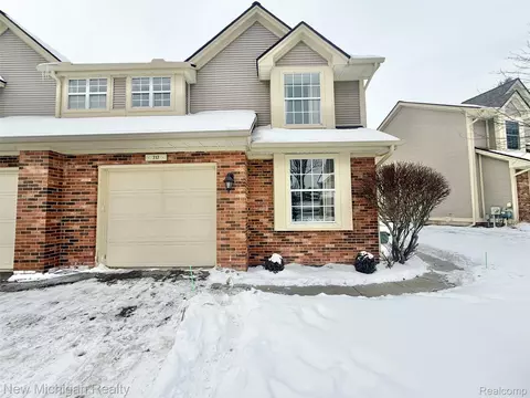 717 Whisperwood Trl, Fenton, MI 48430