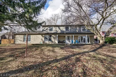 5011 Vincent Trl, Shelby Township, MI 48316