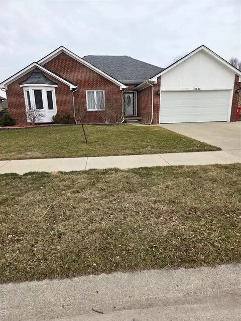 51684 Eva Dr, Macomb, MI 48042