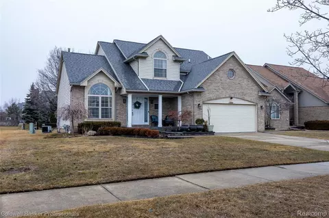 1983 Sprucewood Dr, Sterling Heights, MI 48310