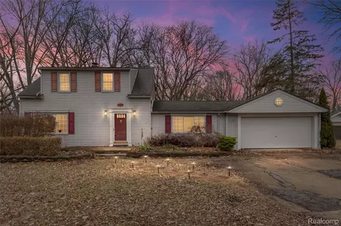 19325 Brentwood St, Livonia, MI 48152