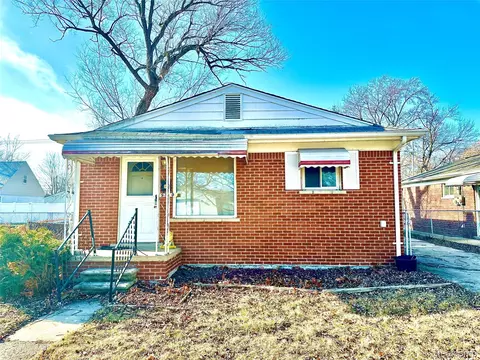 5320 Bedford St, Dearborn Heights, MI 48125