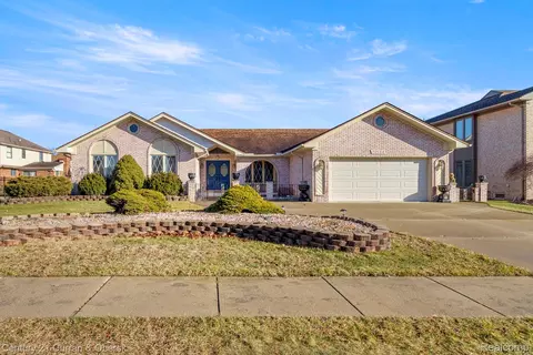 20154 Riverside Dr, Livonia, MI 48152