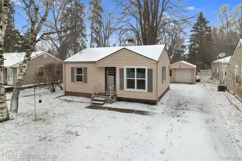 700 Whitney St, Brighton, MI 48116