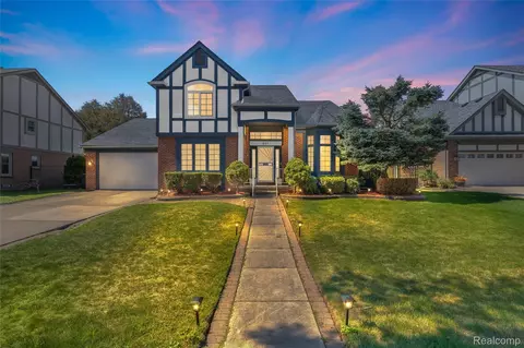 441 Parkview Drive Dr, Detroit, MI 48214