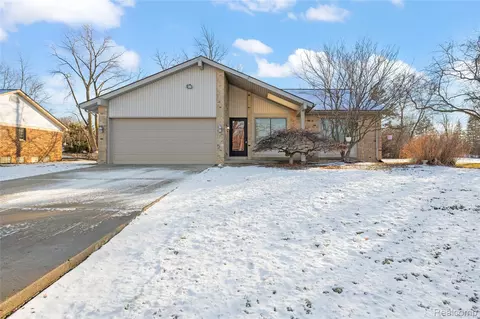 40661 Oakwood Dr, Novi, MI 48375