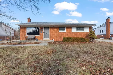 37092 Gilchrist St, Westland, MI 48186