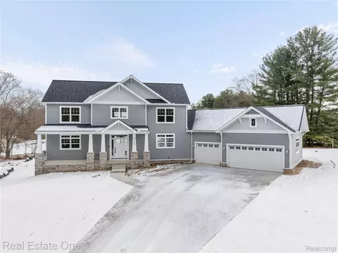 8527 Mystic Pines Ct, Pinckney, MI 48169