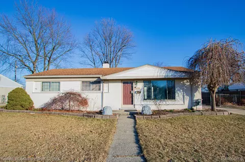32176 Exeter Dr, Warren, MI 48092
