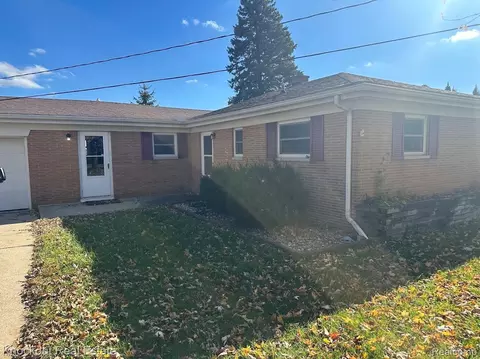 5030 Kenora Dr, Kochville, MI 48604