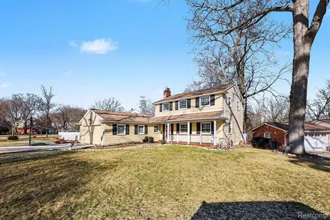 33840 Oakdale St, Livonia, MI 48154