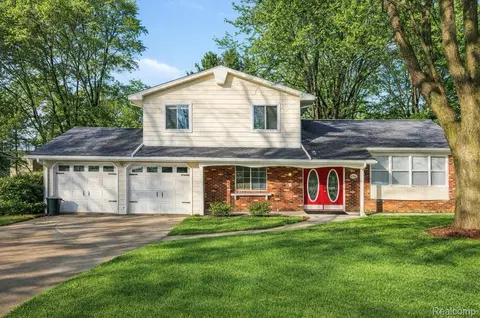 6090 Lancaster Dr, Flint, MI 48532