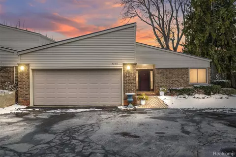 4260 Wabeek Lake Dr S, Bloomfield Hills, MI 48302