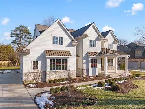 2802 Heathfield Rd, Bloomfield Township, MI 48301