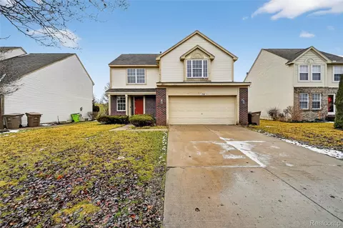 738 Arusha Dr, Pontiac, MI 48341