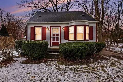 2456 Richwood Rd, Auburn Hills, MI 48326