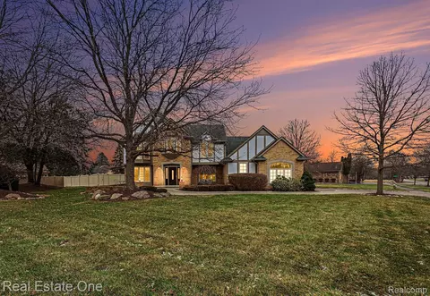 54990 Sherwood Ln, Shelby Township, MI 48315