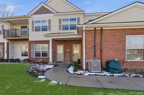 907 Watercress Ln, Fenton, MI 48430